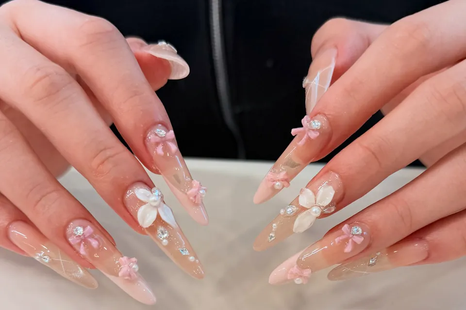 L'azur Nail Salon官网上的图片
